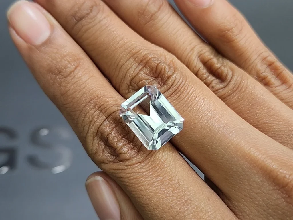 Kunzite light green octagon cut 9.03 carats, Pakistan Image №2