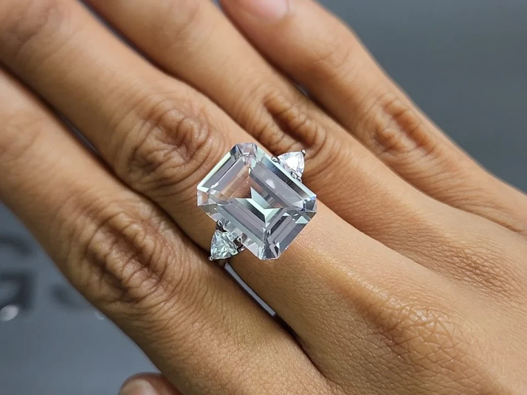 Kunzite light green octagon cut 9.03 carats, Pakistan Image №5