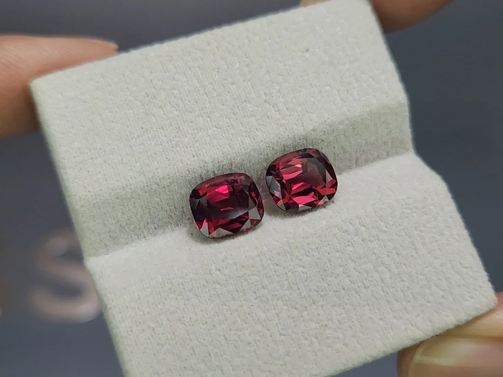Pair of rhodolite garnets cushion cut 4.53 carats, Madagascar Image №4
