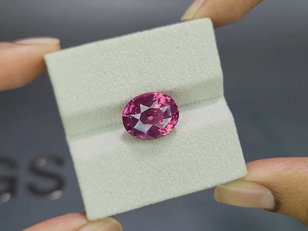 Spinelle de Mahenge taille ovale 10,24 carats, Tanzanie Image №4