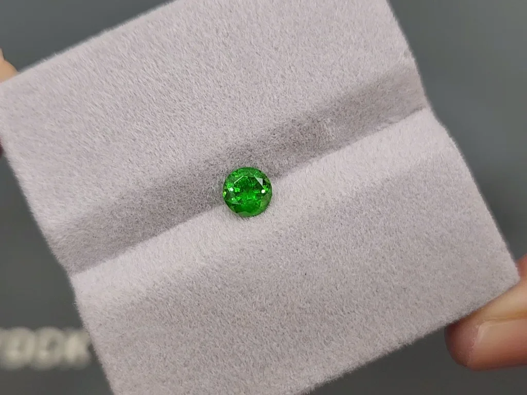 Uraler Demantoid mit Pferdeschwanzeinschluss 0,58 Karat Image №4