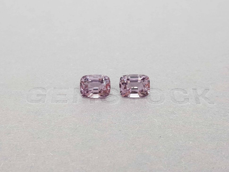 Pair of greyish purple cushion-cut spinels 3.90 ct, Burma Image №1