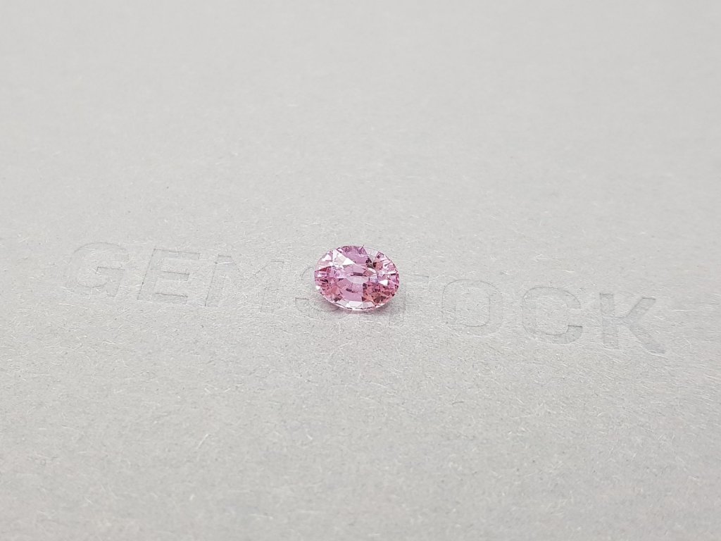 Ring with natural pink sapphire 1.35 ct and diamonds in 18K white gold Image №7