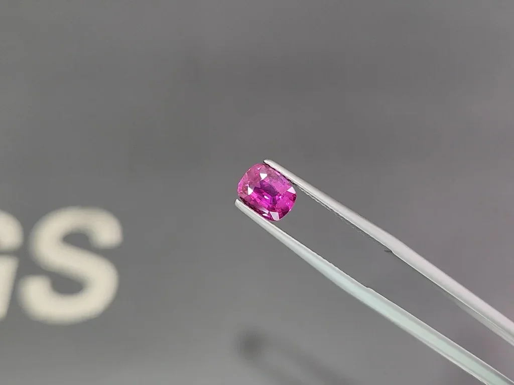 Zafiro rosa de talla cojín sin calentar de 1,52 carats, Madagascar Image №3