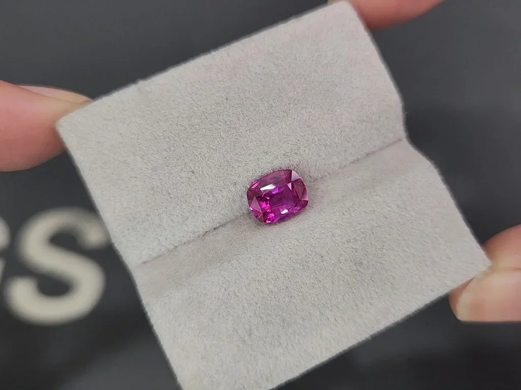 Zafiro rosa de talla cojín sin calentar de 1,52 carats, Madagascar Image №4