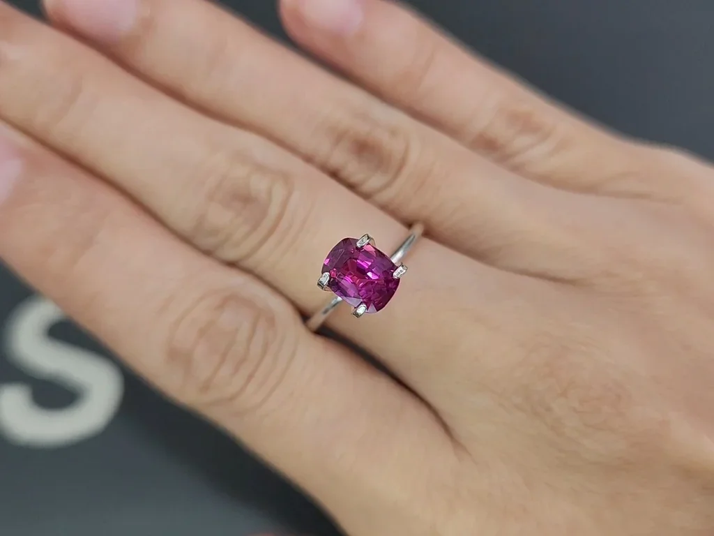 Zafiro rosa de talla cojín sin calentar de 1,52 carats, Madagascar Image №5
