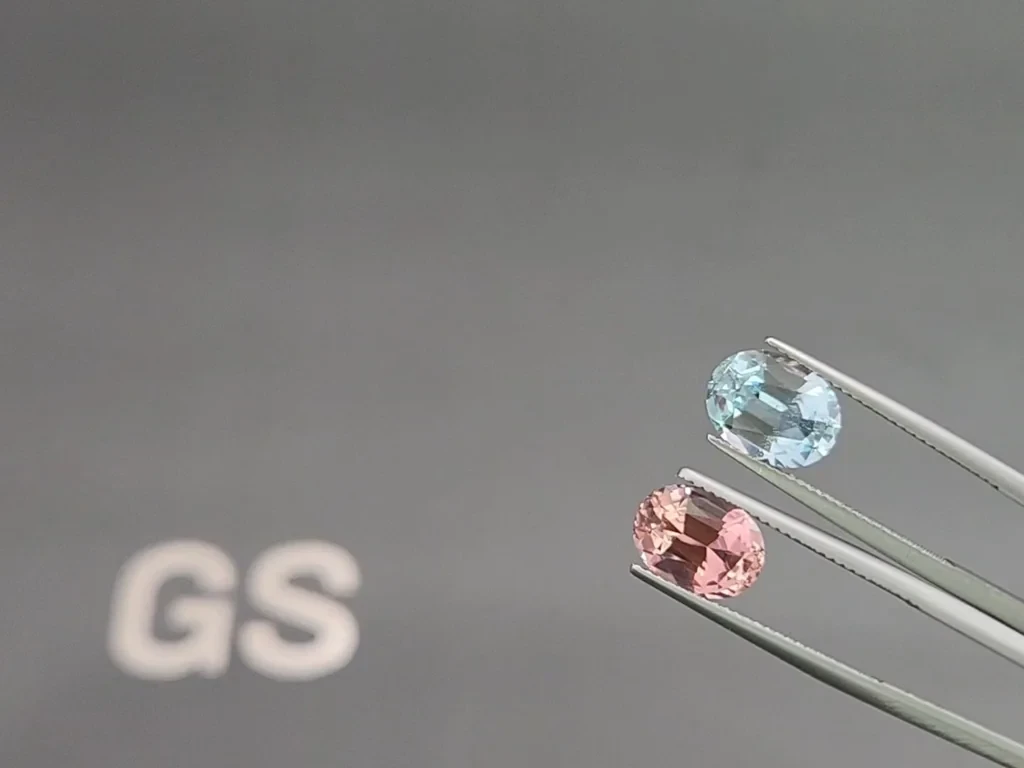 Kontrastierendes paar oval geschliffener aquamarine und turmaline 5,47 karat, Mosambik, Nigeria Image №3