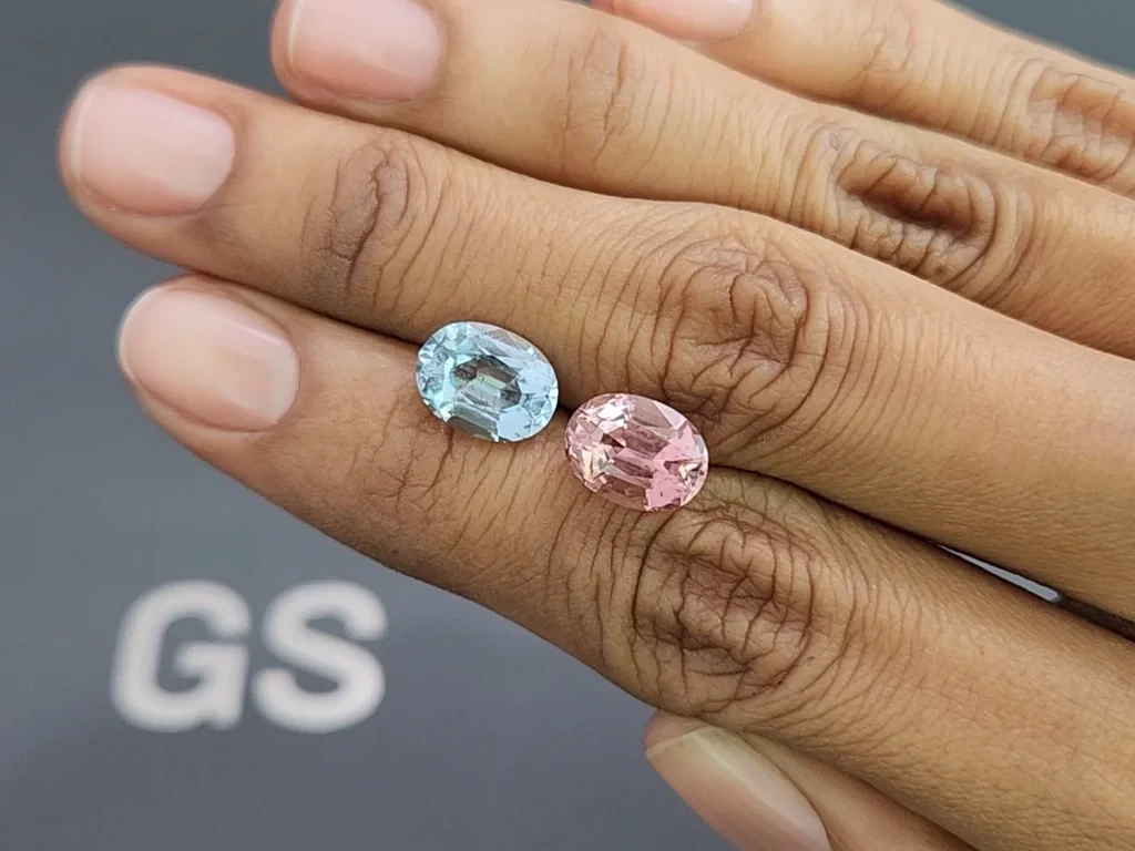 Kontrastierendes paar oval geschliffener aquamarine und turmaline 5,47 karat, Mosambik, Nigeria Image №2