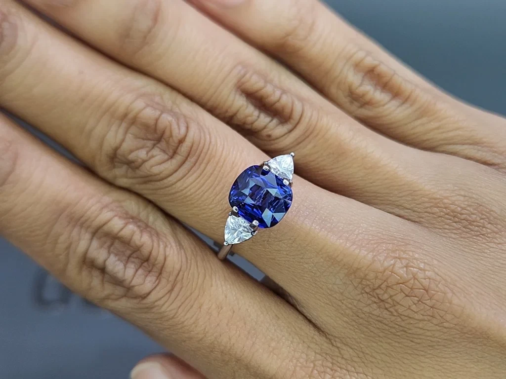 Sapphire Royal Blue cushion cut 4.05 carats, Sri Lanka  Image №5