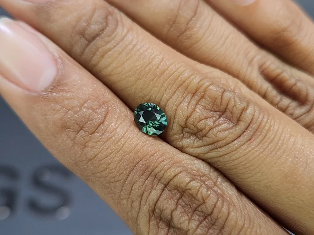 Saphir non chauffé de couleur bleu sarcelle, taille ovale 1,30 carat, Madagascar Image №2