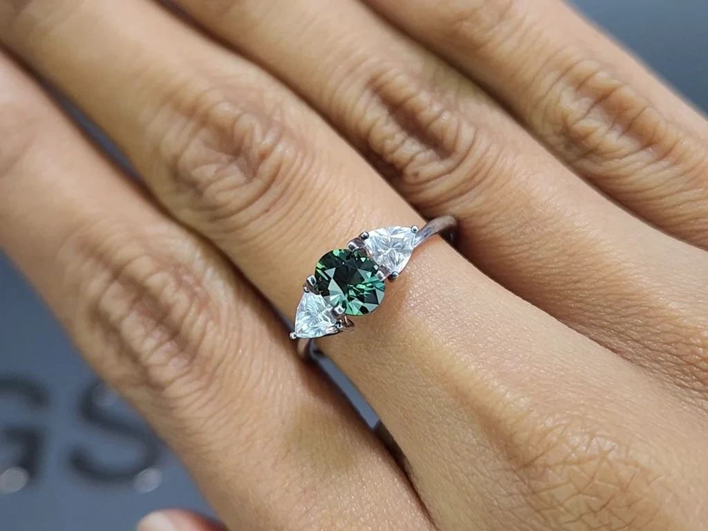 Saphir non chauffé de couleur bleu sarcelle, taille ovale 1,30 carat, Madagascar Image №5