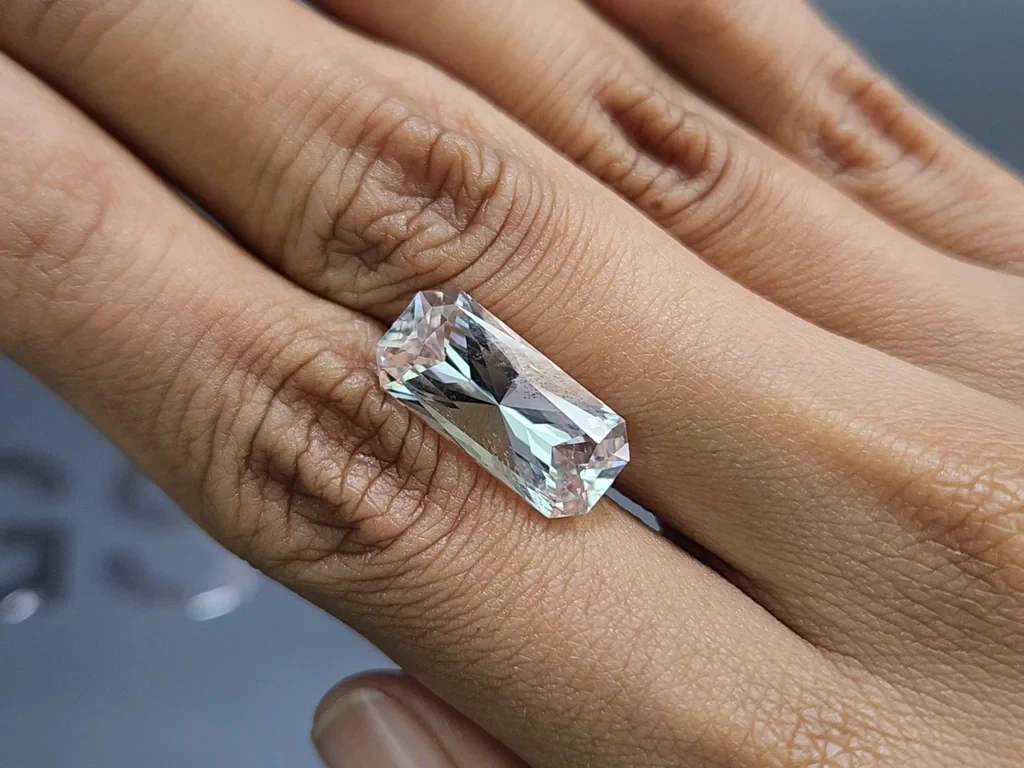 Kunzite light green radiant cut 8.88 carats, Pakistan Image №2