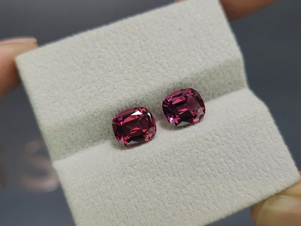 Pair of rhodolite garnets cushion cut 4.28 carats, Madagascar Image №4