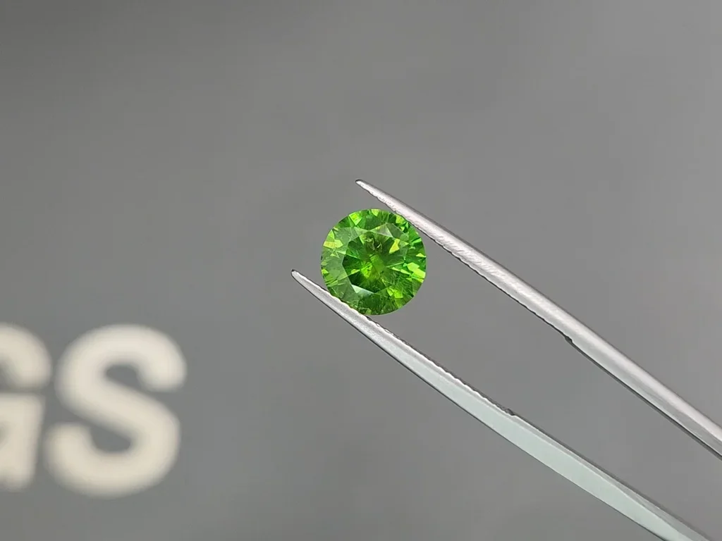 Démantoïde brillant 2,63 ct, Ural Image №3