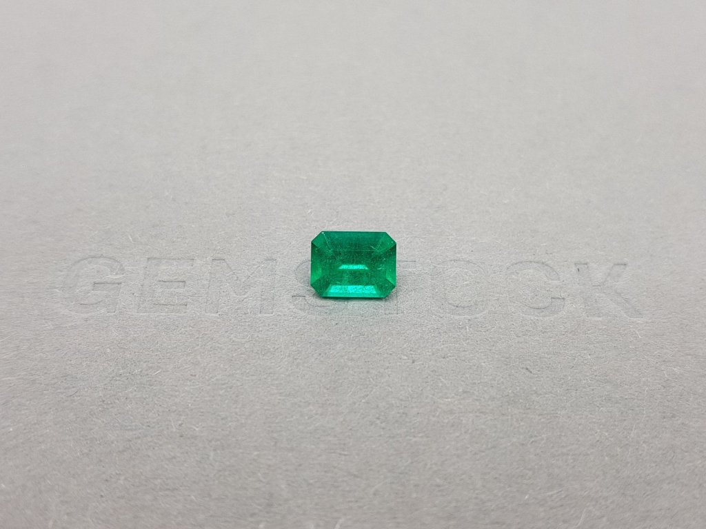 Colombian Vivid Green emerald octagon cut 0.99 ct Image №1