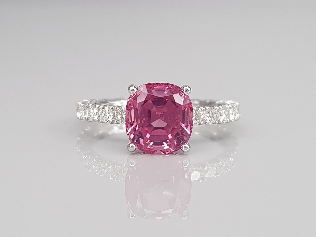 Ring with Pamir pink spinel 2.61 ct and diamonds in 18K white gold Image №1
