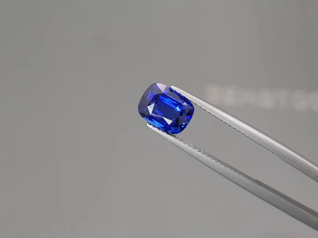 Royal Blue sapphire 2.51 carats in cushion cut, Sri Lanka Image №3