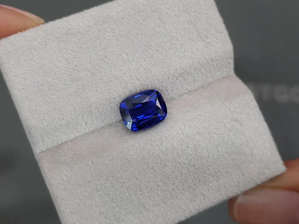Royal Blue sapphire 2.51 carats in cushion cut, Sri Lanka Image №4