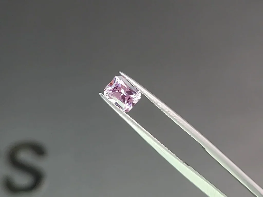 Saphir non traité (rose bébé) taille radiant 0,92 carats, Sri Lanka  Image №3