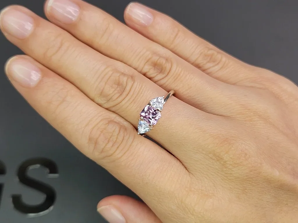 Saphir non traité (rose bébé) taille radiant 0,92 carats, Sri Lanka  Image №5