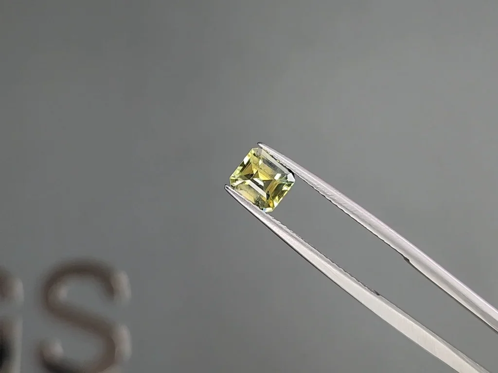 Unheated Bi-color asscher-cut sapphire 1.55 carats, Madagascar Image №3