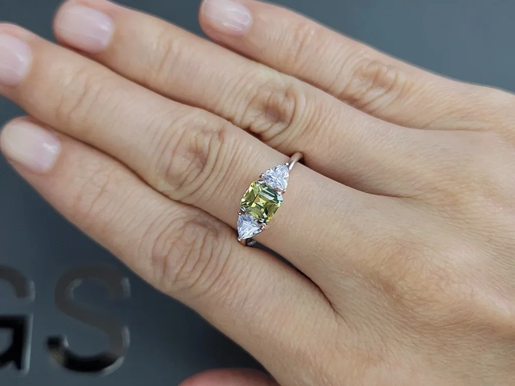 Unheated Bi-color asscher-cut sapphire 1.55 carats, Madagascar Image №5