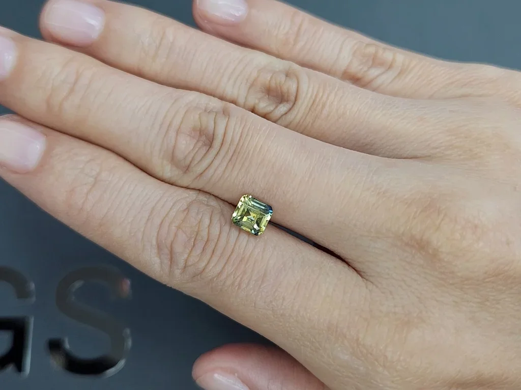 Unheated Bi-color asscher-cut sapphire 1.55 carats, Madagascar Image №2