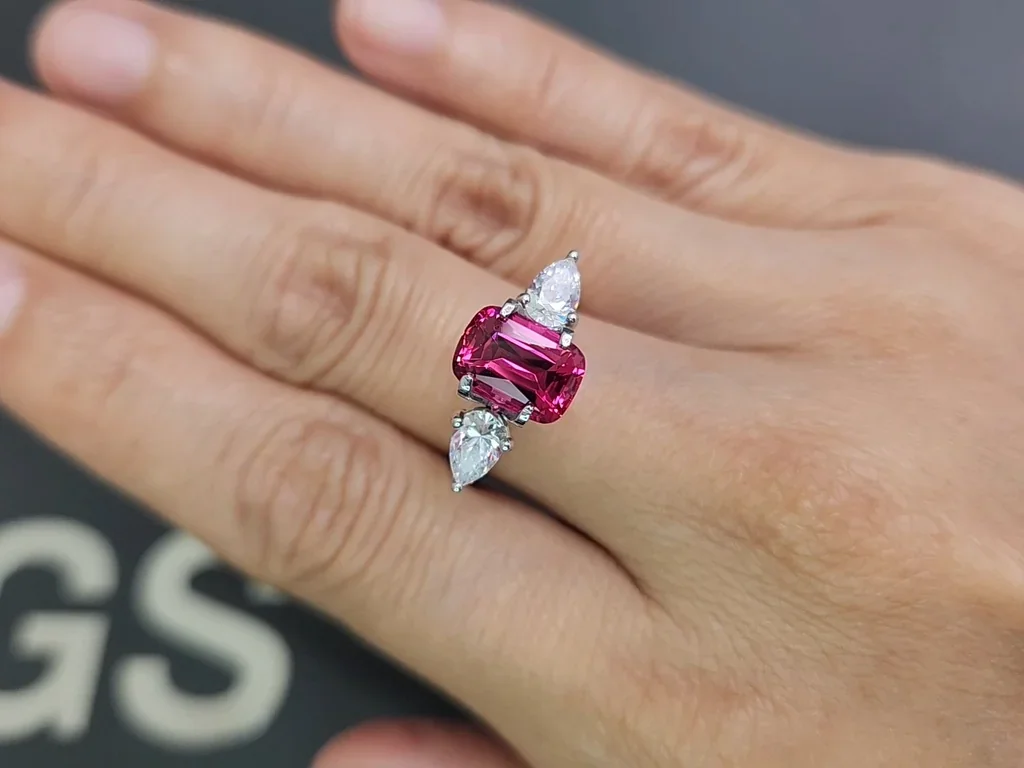 Spinel Mahenge Vibrant pink red cushion cut 2.97 carats, Tanzania   Image №5