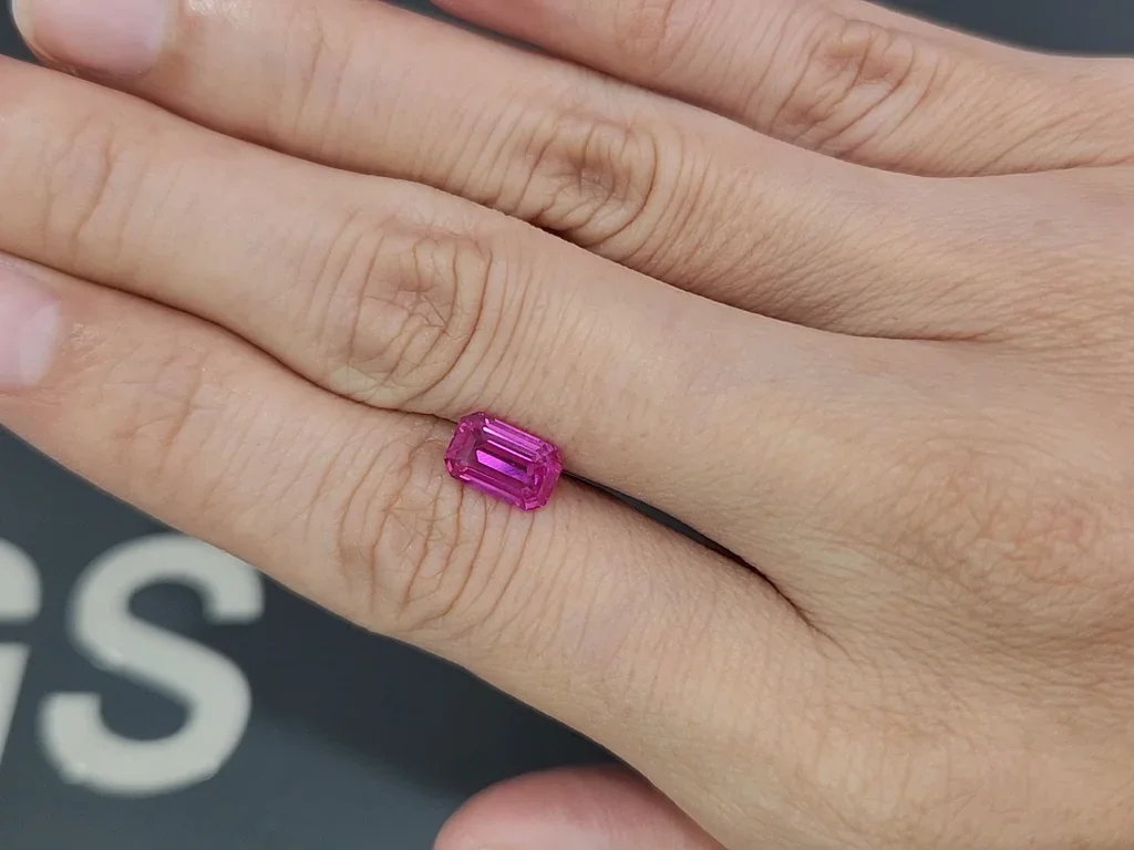Unheated sapphire Vivid Pink octagon cut 2.02 carats, Madagascar Image №2