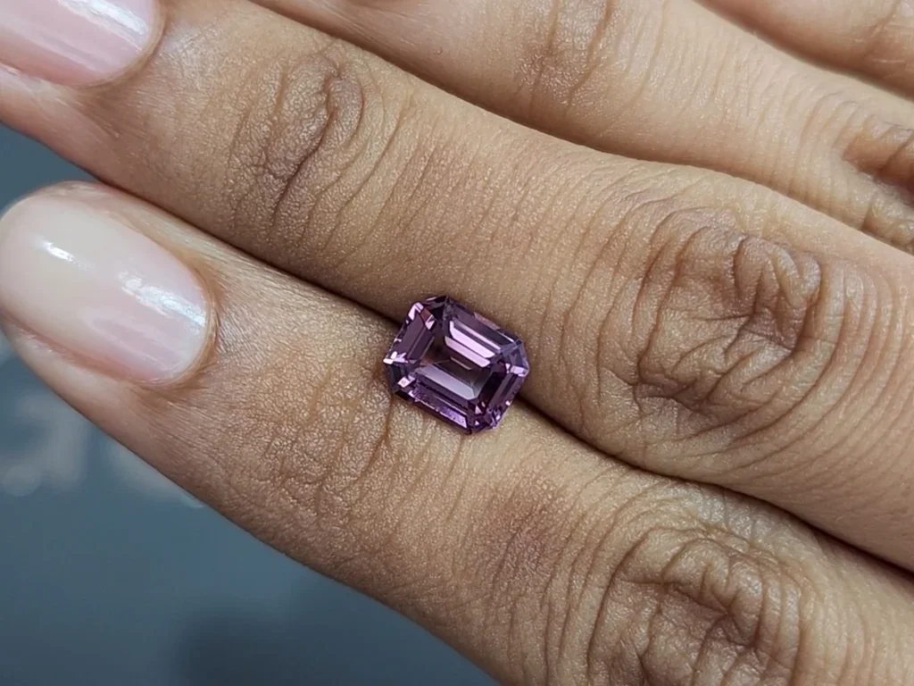 Espinela púrpura de talla octogonal de 2,03 carats, Tanzania Image №2