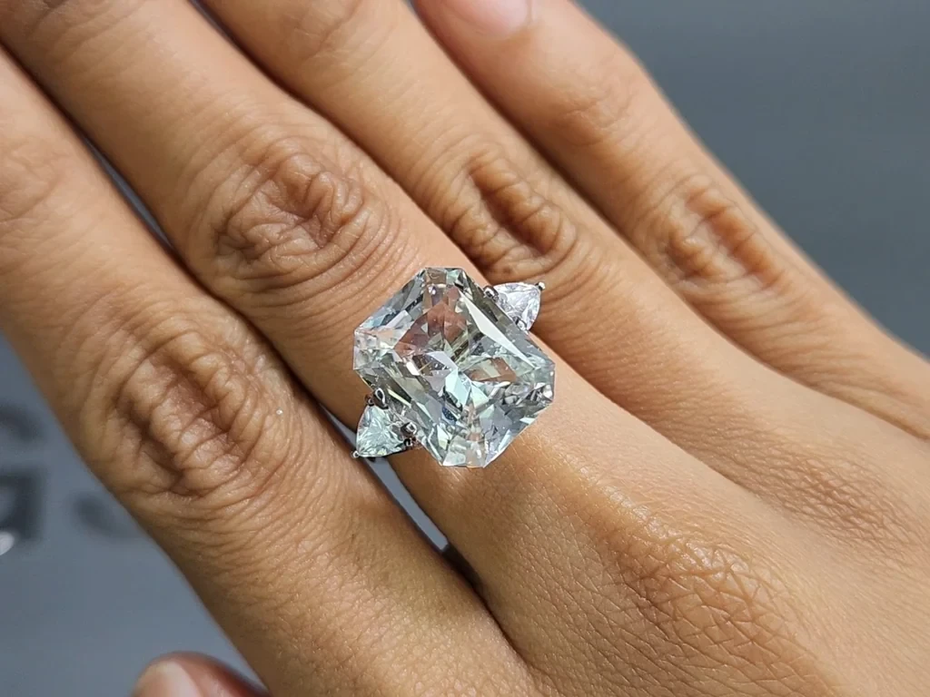 Kunzite light green radiant cut 8.67 carats, Pakistan Image №5
