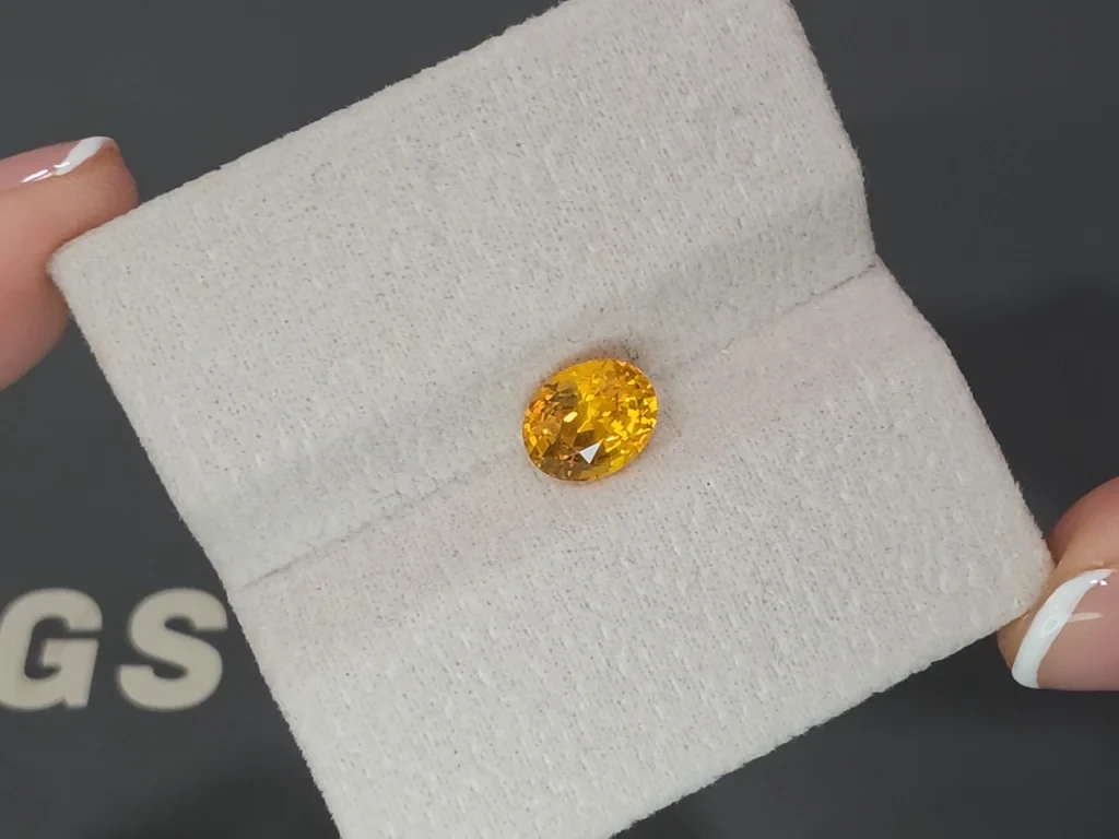 Sapphire Vivid Yellow oval cut 2.02 carats, Sri Lanka Image №4