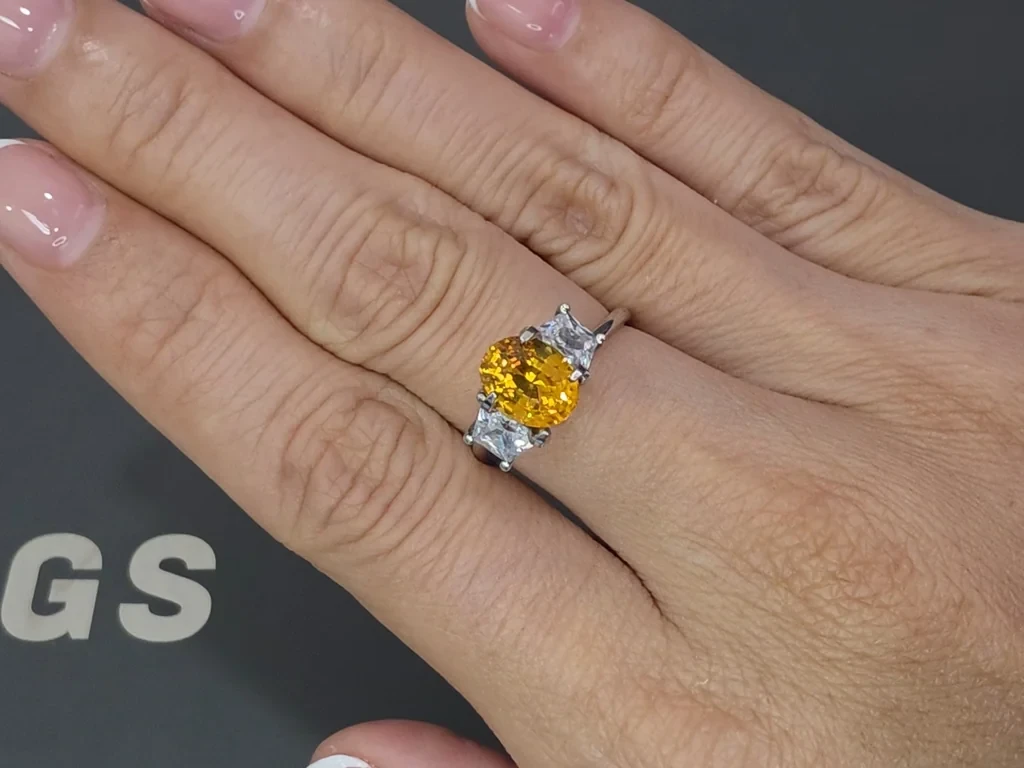 Sapphire Vivid Yellow oval cut 2.02 carats, Sri Lanka Image №5