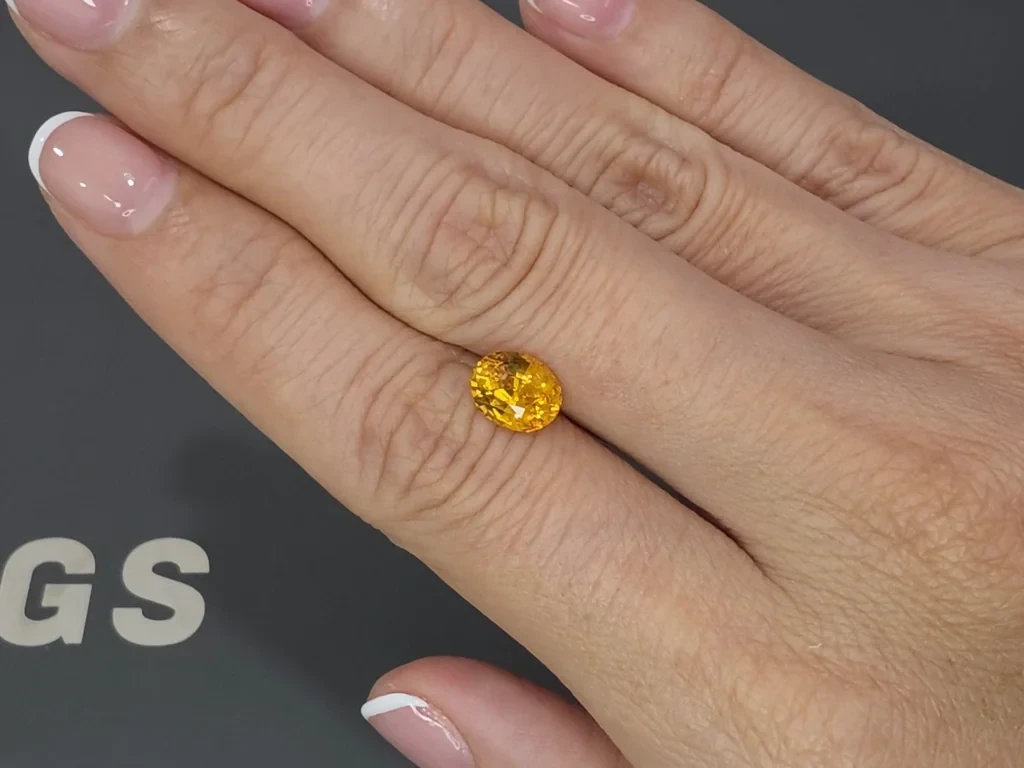 Sapphire Vivid Yellow oval cut 2.02 carats, Sri Lanka Image №2