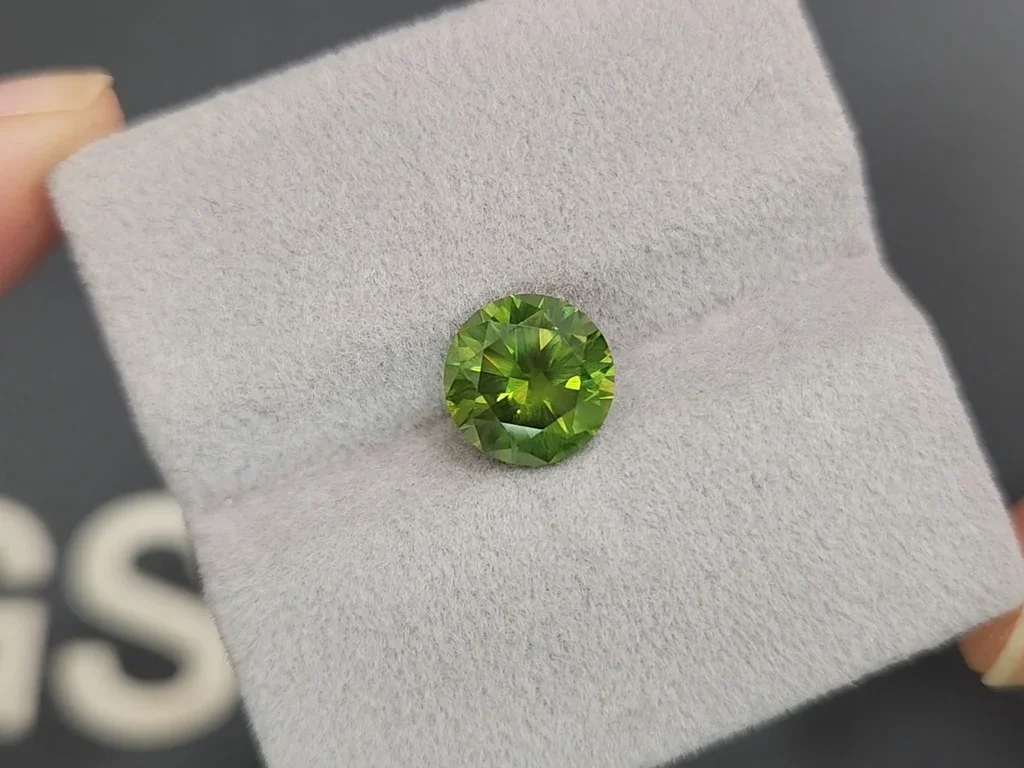 Großer Ural-Demantoid 3,35 Karat Image №3