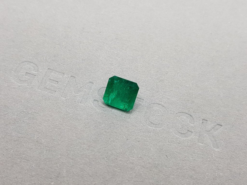 Emerald from Colombia intense color octagon shape 1.58 ct Image №3