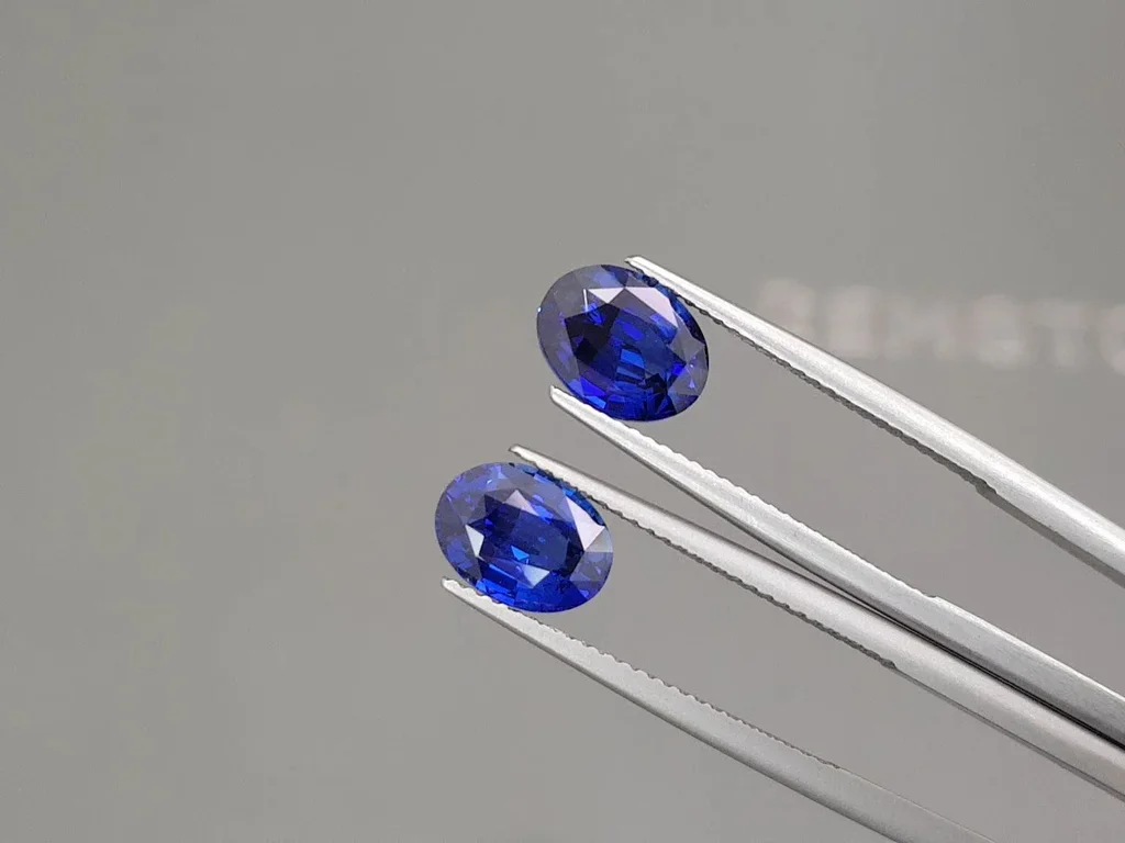 Pair of Royal Blue sapphires 4.62 carats in oval cut, Sri Lanka Image №3