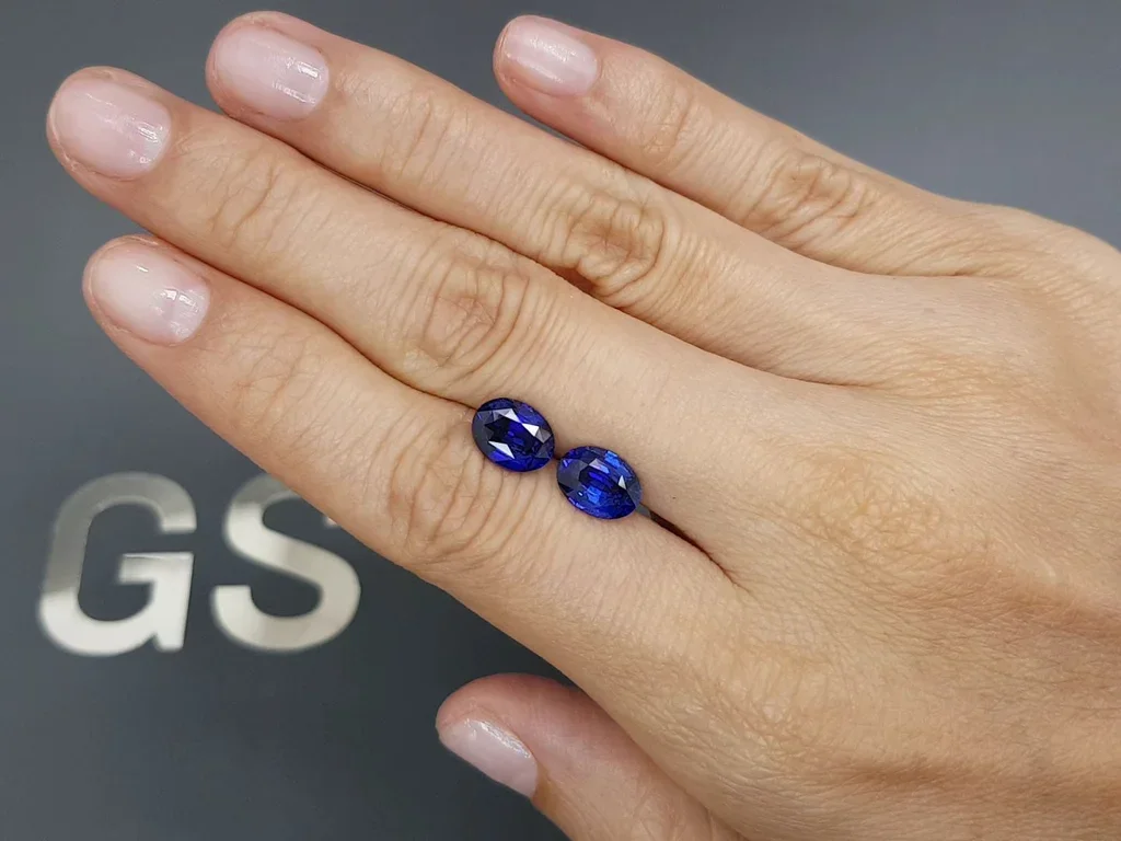 Pair of Royal Blue sapphires 4.62 carats in oval cut, Sri Lanka Image №2