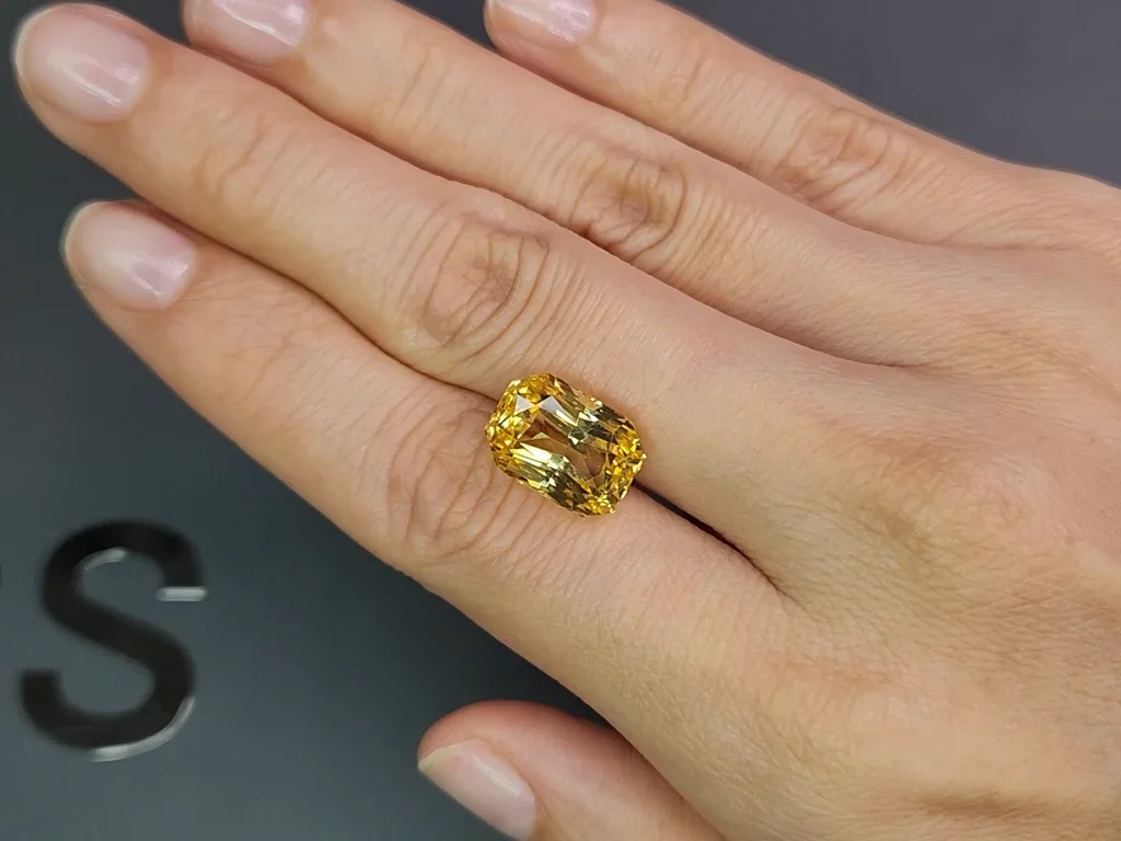 Saphir jaune taille radiant non traité 11,19 carats, Sri Lanka Image №2