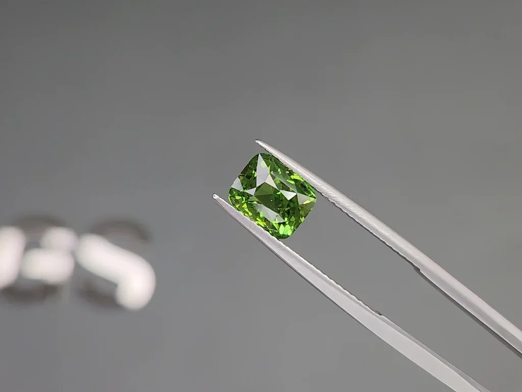 Granate tsavorita verde talla cojín 3,01 quilates, Tanzania Image №3