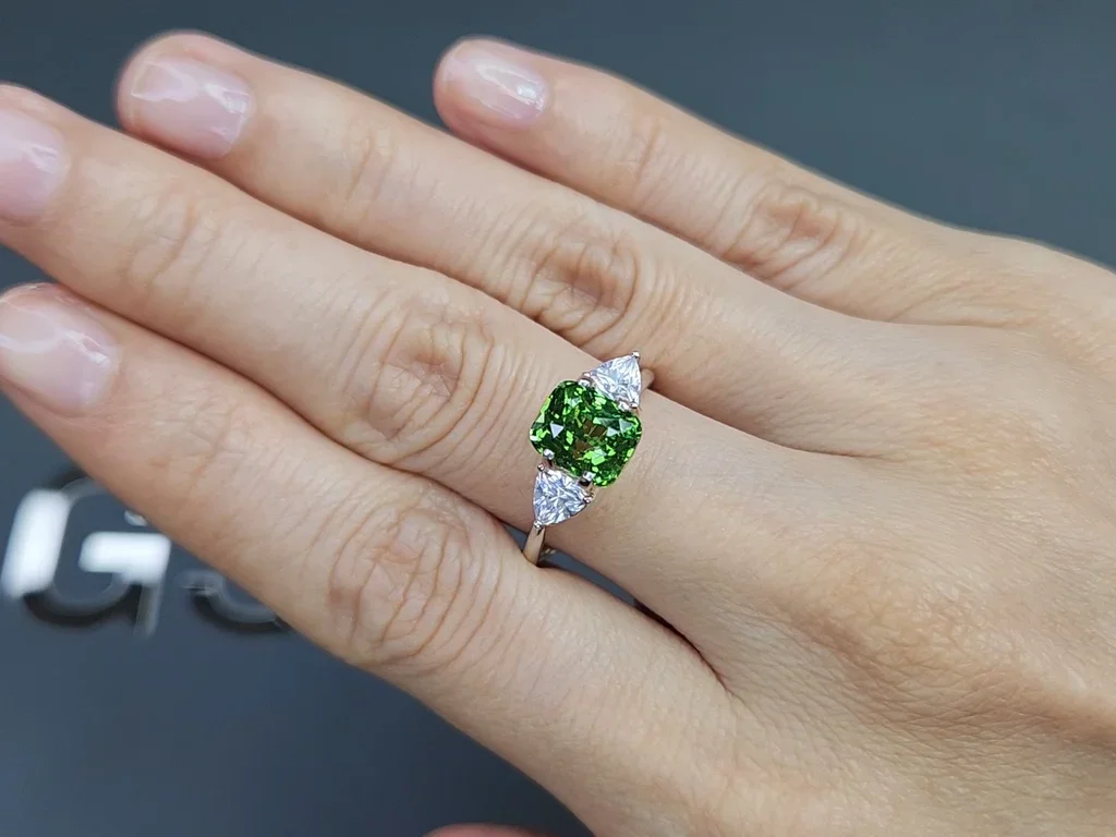 Granate tsavorita verde talla cojín 3,01 quilates, Tanzania Image №5