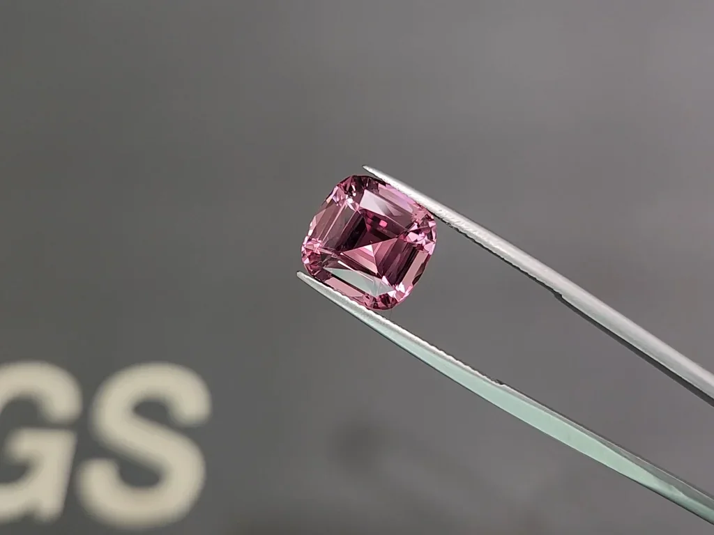 Pink garnet cushion cut 7.19 carats, Tanzania Image №3
