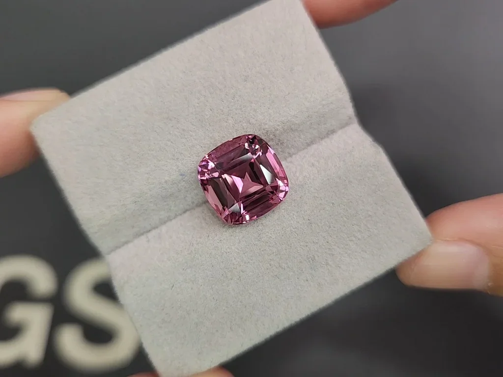 Pink garnet cushion cut 7.19 carats, Tanzania Image №4