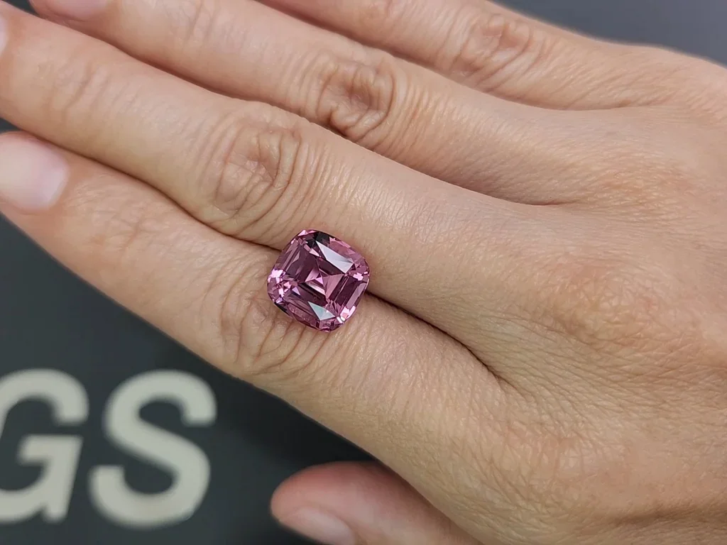 Pink garnet cushion cut 7.19 carats, Tanzania Image №2