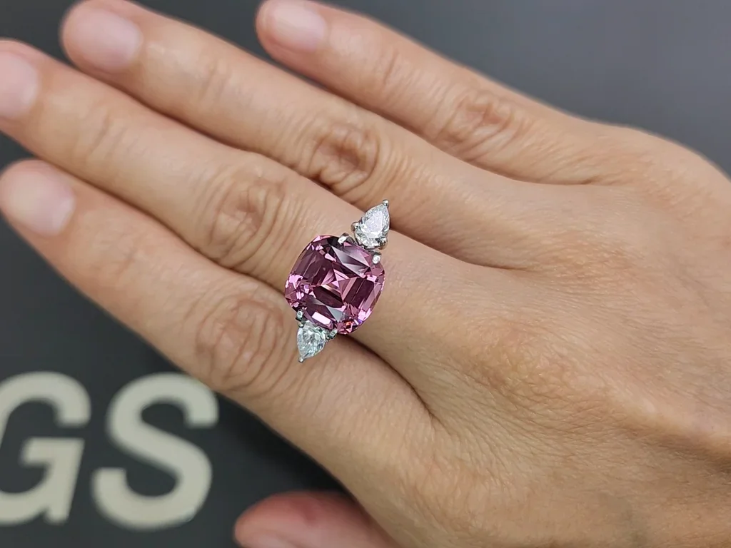 Pink garnet cushion cut 7.19 carats, Tanzania Image №5