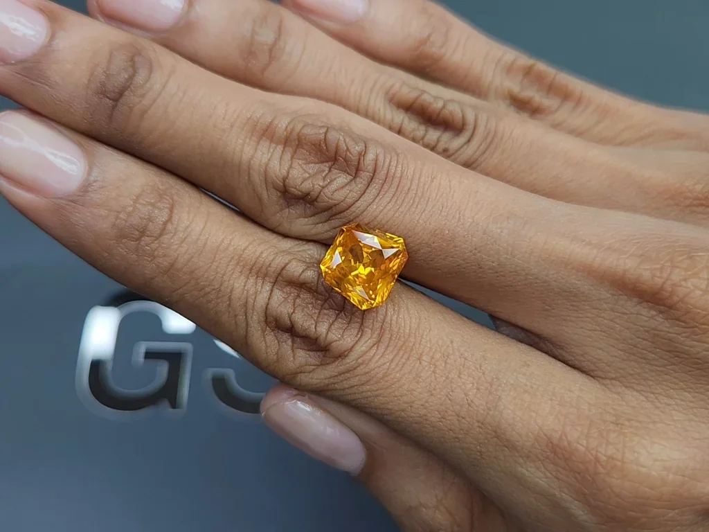 Zafiro amarillo anaranjado de talla elegante sin calentar, 4,70 ct, Sri Lanka Image №2
