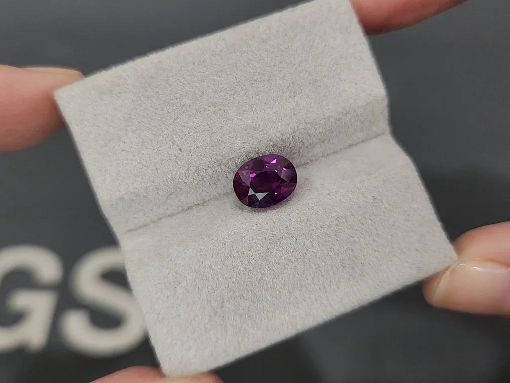 Saphir violet taille ovale de 3,10 carats, Sri Lanka Image №4