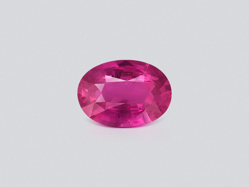 Zafiro rosa vivo de talla ovalada sin calentar de 2,05 carats, Madagascar  Image №1