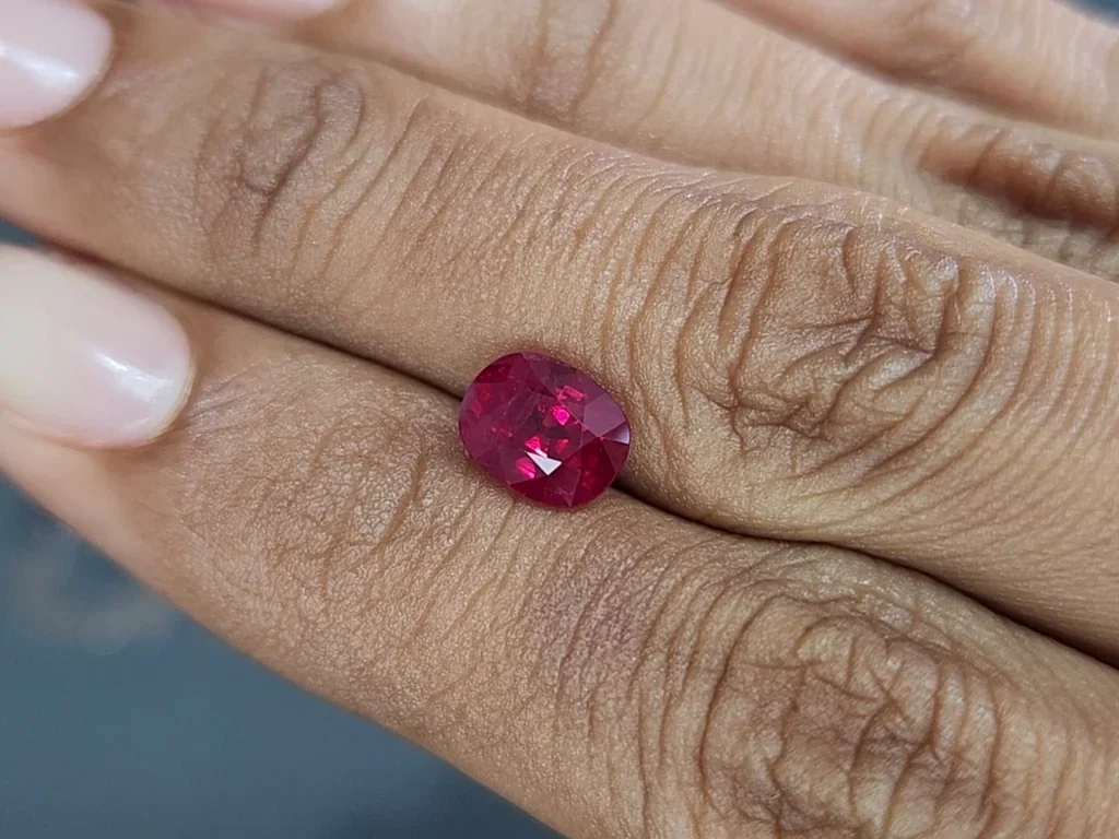 Rubí sangre de paloma talla ovalada 2,14 ct Birmania Image №2