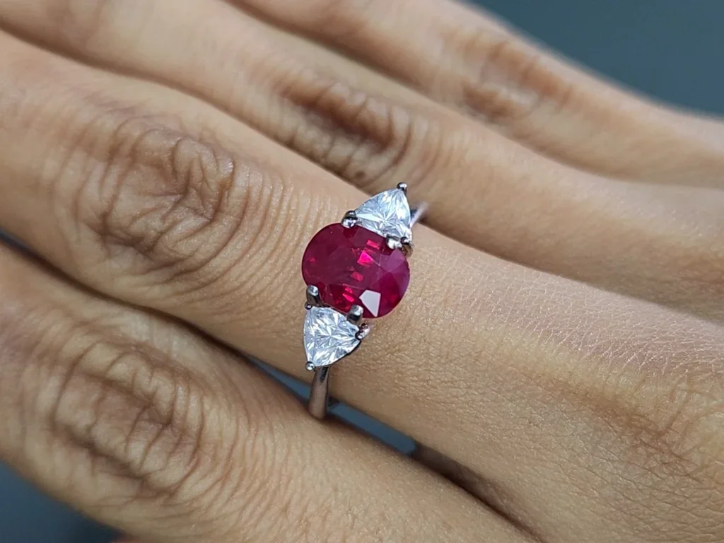 Rubí sangre de paloma talla ovalada 2,14 ct Birmania Image №5